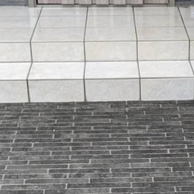 アプローチから玄関ポーチの貼り分けは秀逸な配色